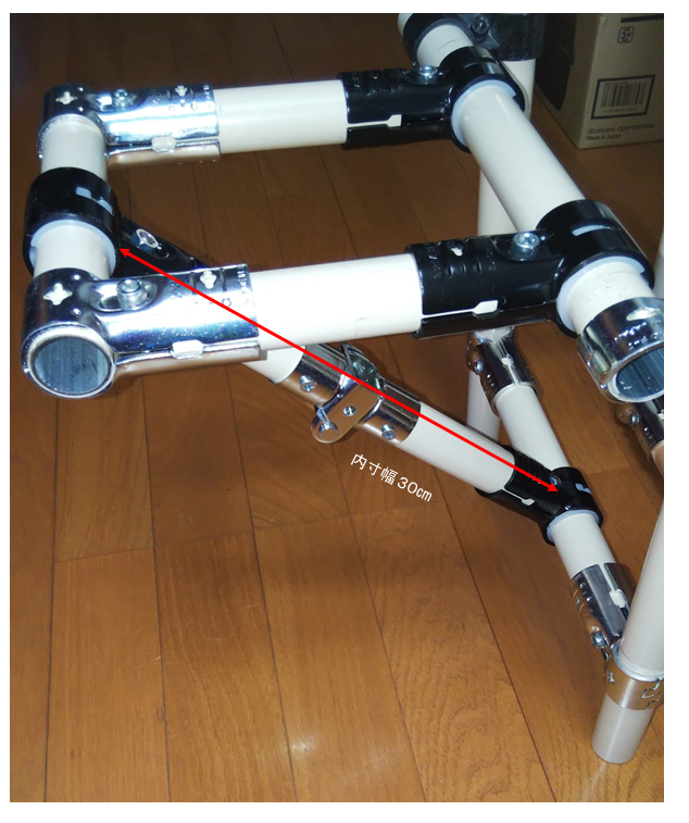 Diy イレクターパイプとメタルジョイントで折り畳みの台を追加する よろづ